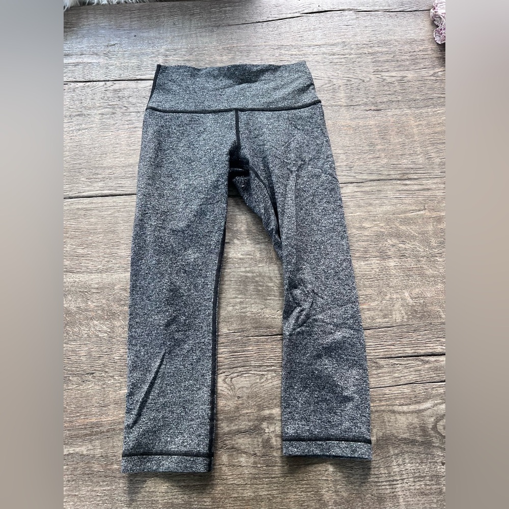 Lululemon Athletica Gray Cropped Leggings